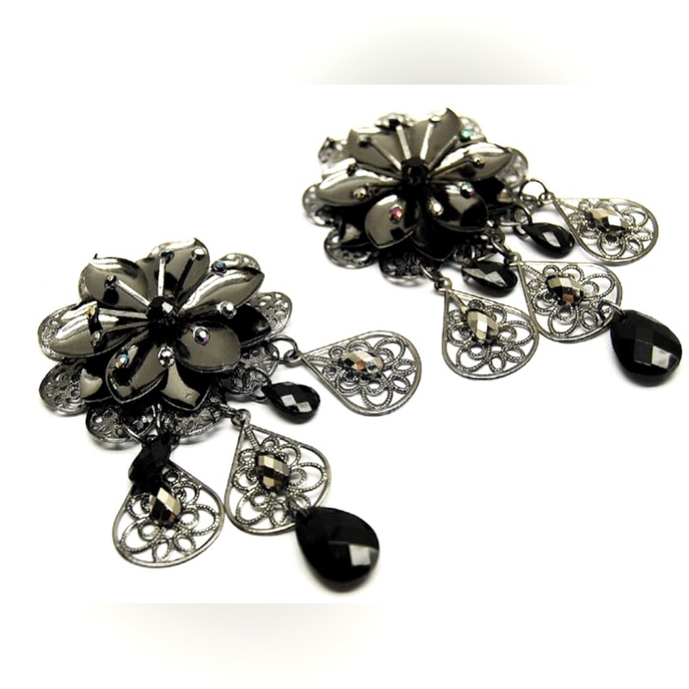 Lace Metal Clip Earrings Black